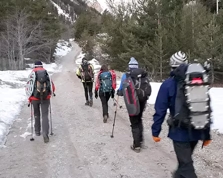 20200222-07h10m45s-20200222_071045-V3 Samedi matin on marche un peu pour trouver la neige