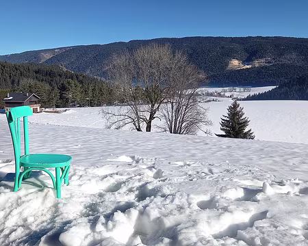 023 Chaise bien placée.