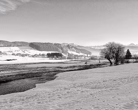 029b Le Méaudret s'étale paresseusement dans la plaine.