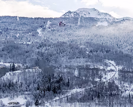 20211203-01h33m35s-PXL_20211203_203335068(1)-V3 Photo prise dimanche, hier nous étions à arc 1600 , puis à 2000 m d'altitude, descente en longeant le funiculaire