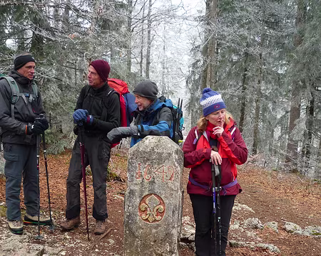 P1320496 Discussions frontalières.