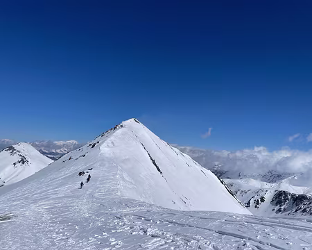 2024-03-23_12h41m18s_24-RQ13-BENOIT Le sommet et son arête finale, non parcourue en raison du très fort vent