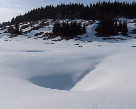 IMG_6400 Près de ce col il y a des sortes de trous