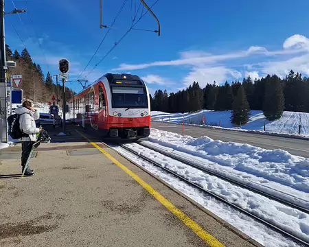 IMG_20260202_001 Arrivée de notre train en gare de Givrine (1230m) où Martine nous attend.