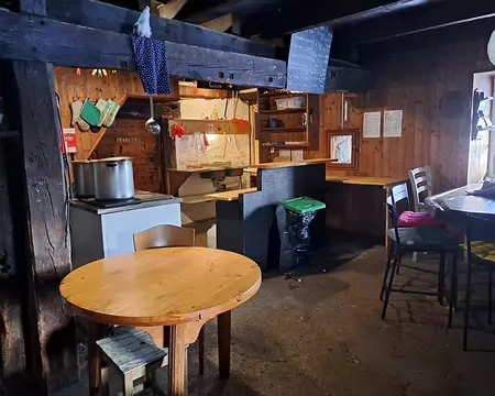 IMG_20260204_044 Il y a le strict minimum pour faire la popote.