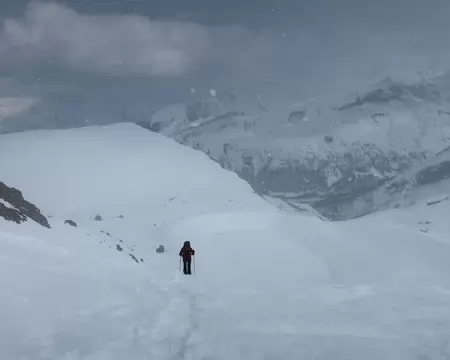 2026-03-21_15h39m57s_26-RQ09_J1-FREDERIC En route pour le refuge de l'Étendard sous quelques flocons, nous avons changé de destination en raison du mauvais temps annoncé pour le dimanche.