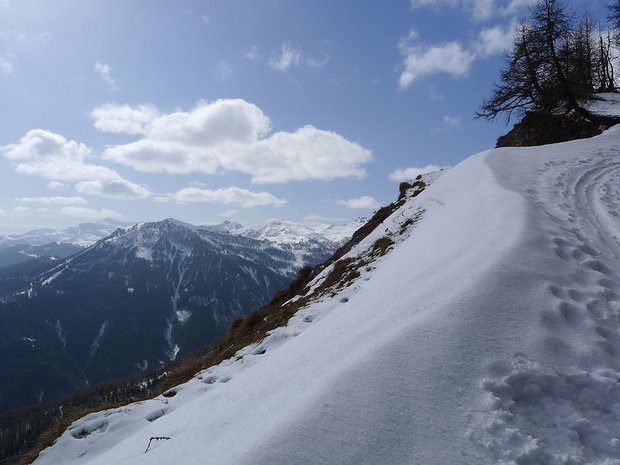 2015-03 Alpes de Haute-Provence Jean-Charles R, Marie M, détail sortie