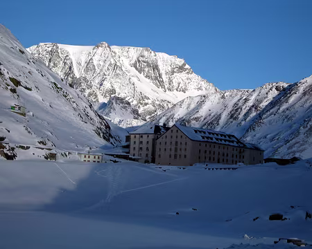 008 Hospice et col (2447m)