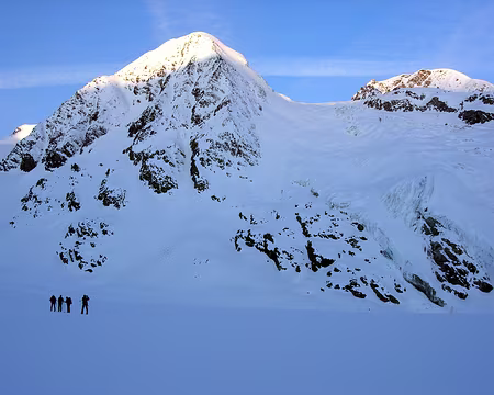 23 J3: départ vers le petit Combin. Le glacier des Follats que nous montons.