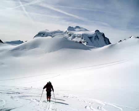24 Plateau du petit Combin. En face le Grand Combin.