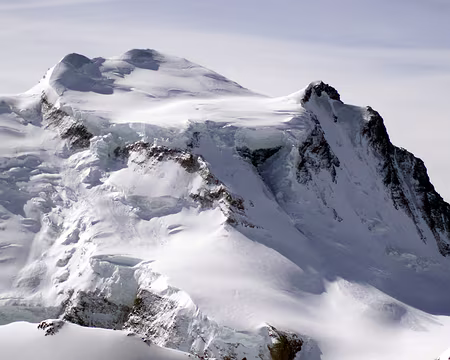 25 Le Grand Combin avec le couloir du Gardien au milieu