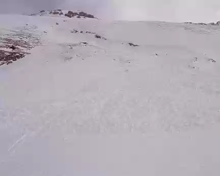 04 avalanche de plaque, declenchee par deux skieurs dix minutes avant!