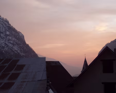 10z2401 coucher de soleil et clocher de prapic