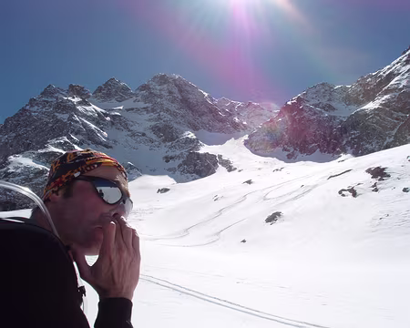 04 montée à chamoissière, sous l'oeil du chef de course
