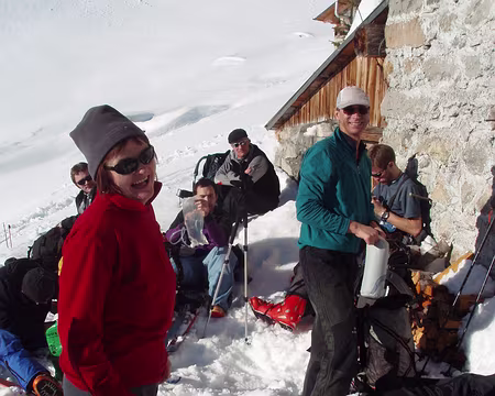 18 on se demande ce qu'il y a dans les gourdes...