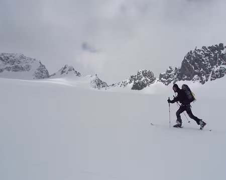 19 d'un bon pas, nous montons vers le Obere Hölltalscharta