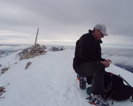 06.jpg jerome, le chef de course, au sommet