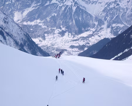 S1033560 quelques uns s'arrètent, d'autres poursuivent