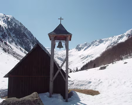003z2429 la chapelle du camp rollot, et la vallee de la glere en enfilade