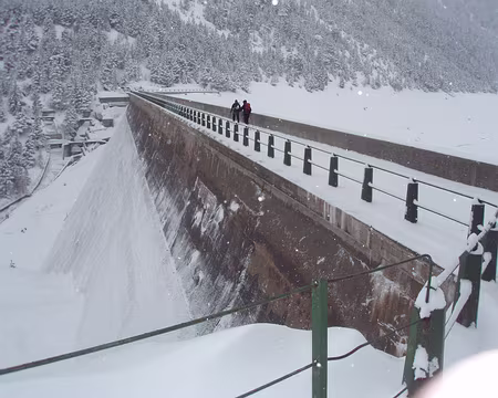 046 passage du barage du lac de l'oule, de jour c'est plus facile!