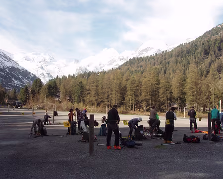 01 1er jour, preparatif sur le parking de Morteratsch, en ligne de mire au fond Bernina et Palu