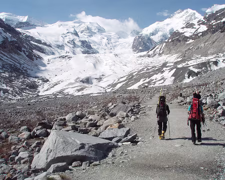 02 marche d'approche le long de la moraine