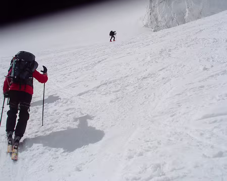 17 passage sous un serac sous le col