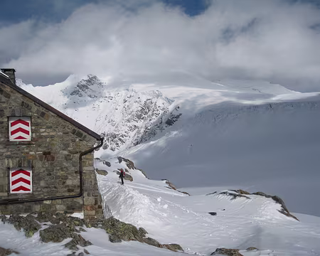 2009-05-06_06 Tierberglihütte et Sustenhorn
