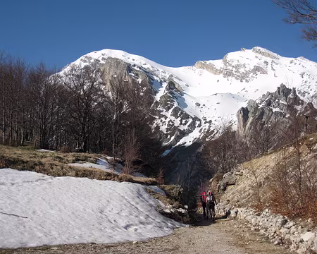 2010-03-25_02 Départ de Prati di Tivo, face E de l'Intermesoli