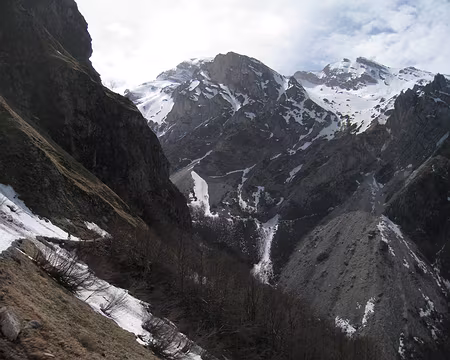 2010-03-25_32 Remontée à Prati di Tivo, face E de l'Intermesoli