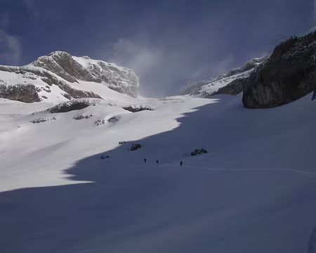 19 montee vers le col du Cylindre, en ligne de mire, le Casque du Cylindre