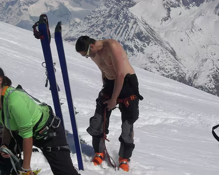 35 de la nécessité denlever sa chemise pour enfiler son harnais