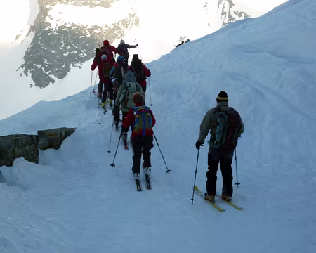 003 La patrouille démarre vers le Mont Fourchon