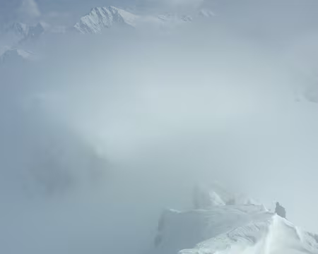 008 Au sommet, dans la brume