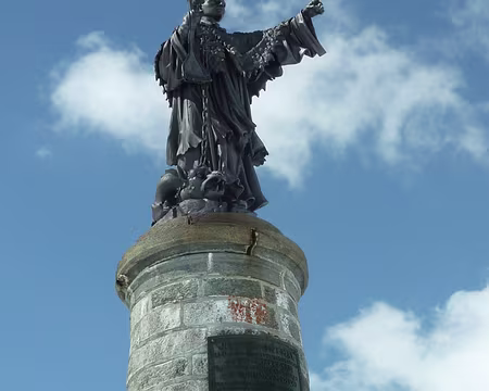 012 La statue de St Bernard