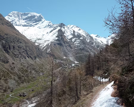 PXL003 Ottafe Täschalp avec au fond à gauche l'Alphubel (c'est pour demain)