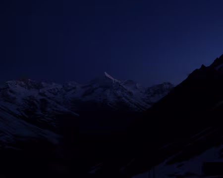 PXL013 Weisshorn au lever du jour depuis Täschhütte - ça vaut le coup de sacrifier une tartine pour aller faire la photo (je l'ai un peu éclaircie)