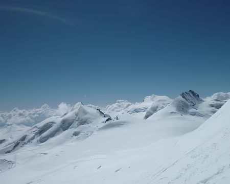 PXL029 en montant à l'Alphubel à gauche Allalinhorn au milieu au second plan Strahlhorn, à droite Rimpfischhorn