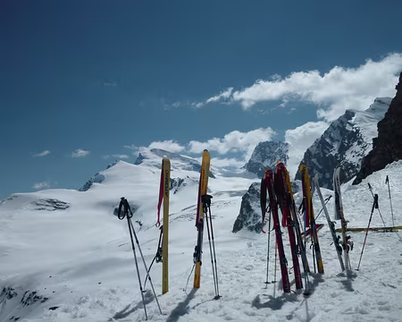 PXL042 Strahlhorn à gauche (objectif pour demain), Rimpfishchorn vue de BritanniaHütte