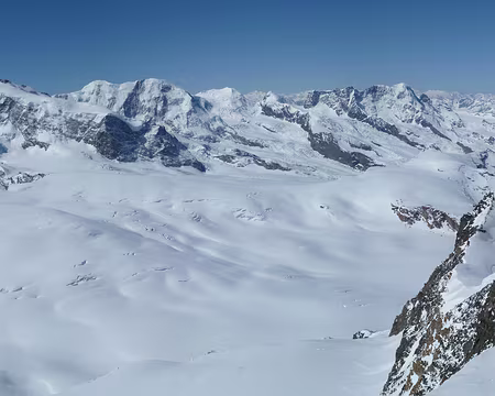 PXL062 Panoramique depuis le Stralhorn (il a malheureusement un petit défaut à l'assemblage)