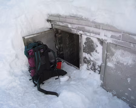 2010-05-23_01 Le refuge-bivouac de Rochemelon (3538 m)