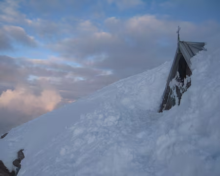 2010-05-23_02 Le refuge-bivouac de Rochemelon (3538 m)
