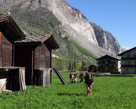 PXL001 Traversée du village...