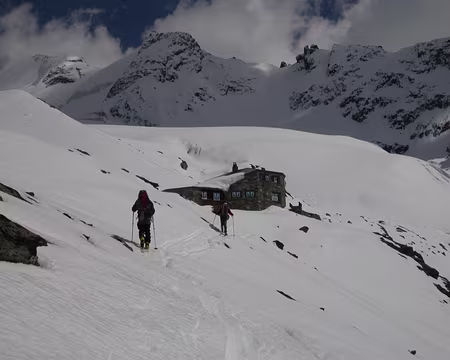 PXL024 Arrivée à la DomHütte (2940m, CAS)