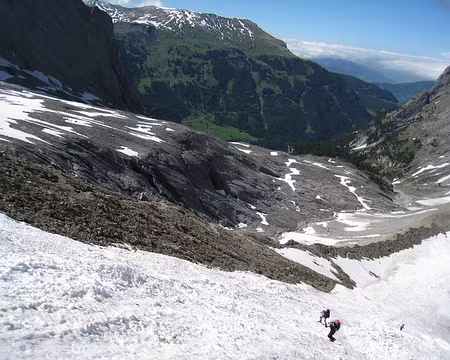 2010-06-04_07 Montée à ski sous le bivouac Rosenlaui