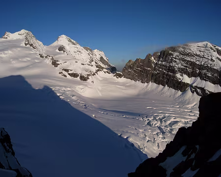 2010-06-05_05 Rosenlauigletscher, Mittelhorn, Wetterhorn et Wellhorn