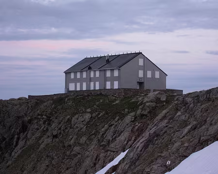 2010-06-06_01 Cabane Gleckstein (2317 m)
