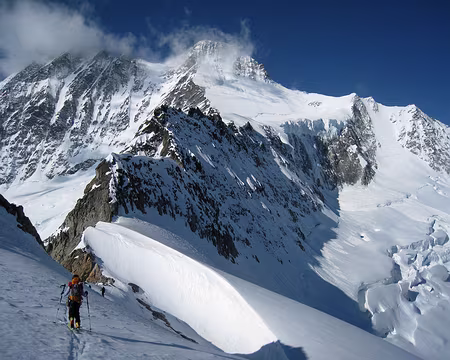 2010-06-06_12 Lauteraarsattel (3154 m) et Schreckhorn