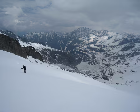 2010-06-06_29 Descente de l'Ewigschneehorn, cirque de Gauli