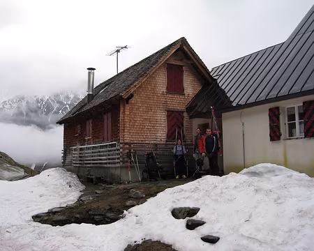 2010-06-07_01 Départ de la cabane Gauli (2205 m)